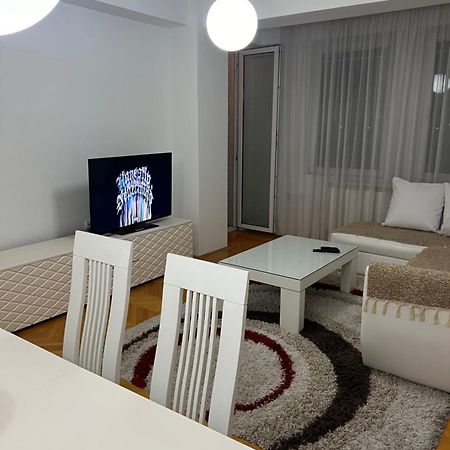 Karas Apartments Skopje Bagian luar foto